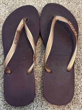 Havaianas Slim Women's Flip Flops in Purple with Gold Straps